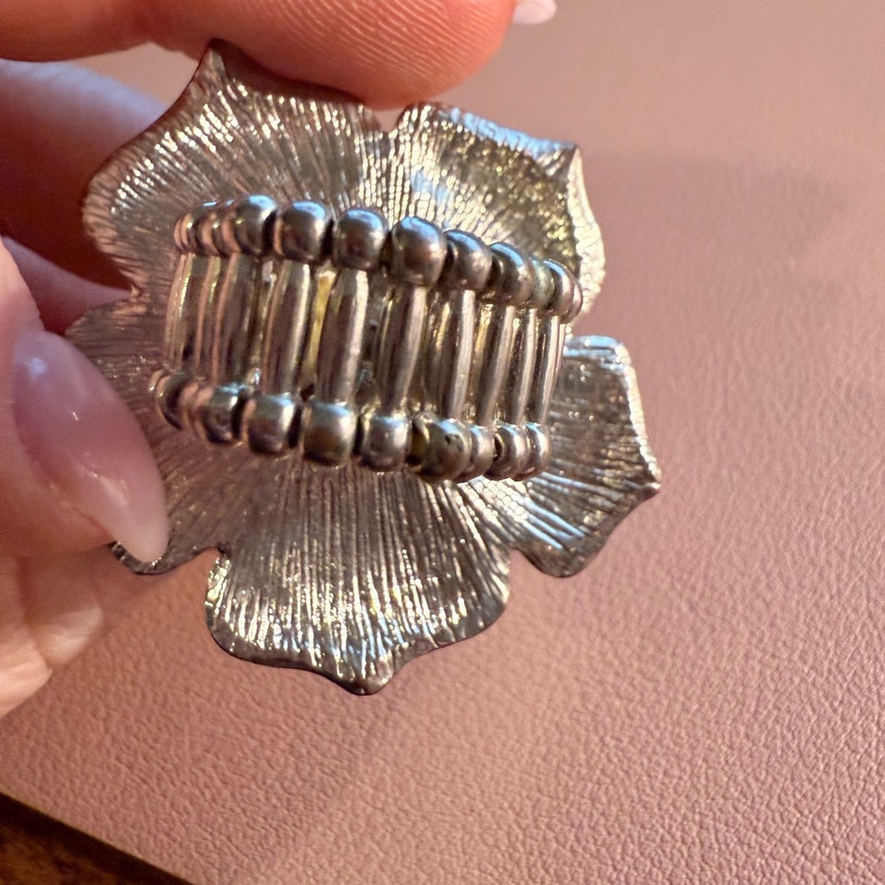 Flower ring - Picture 2 of 3